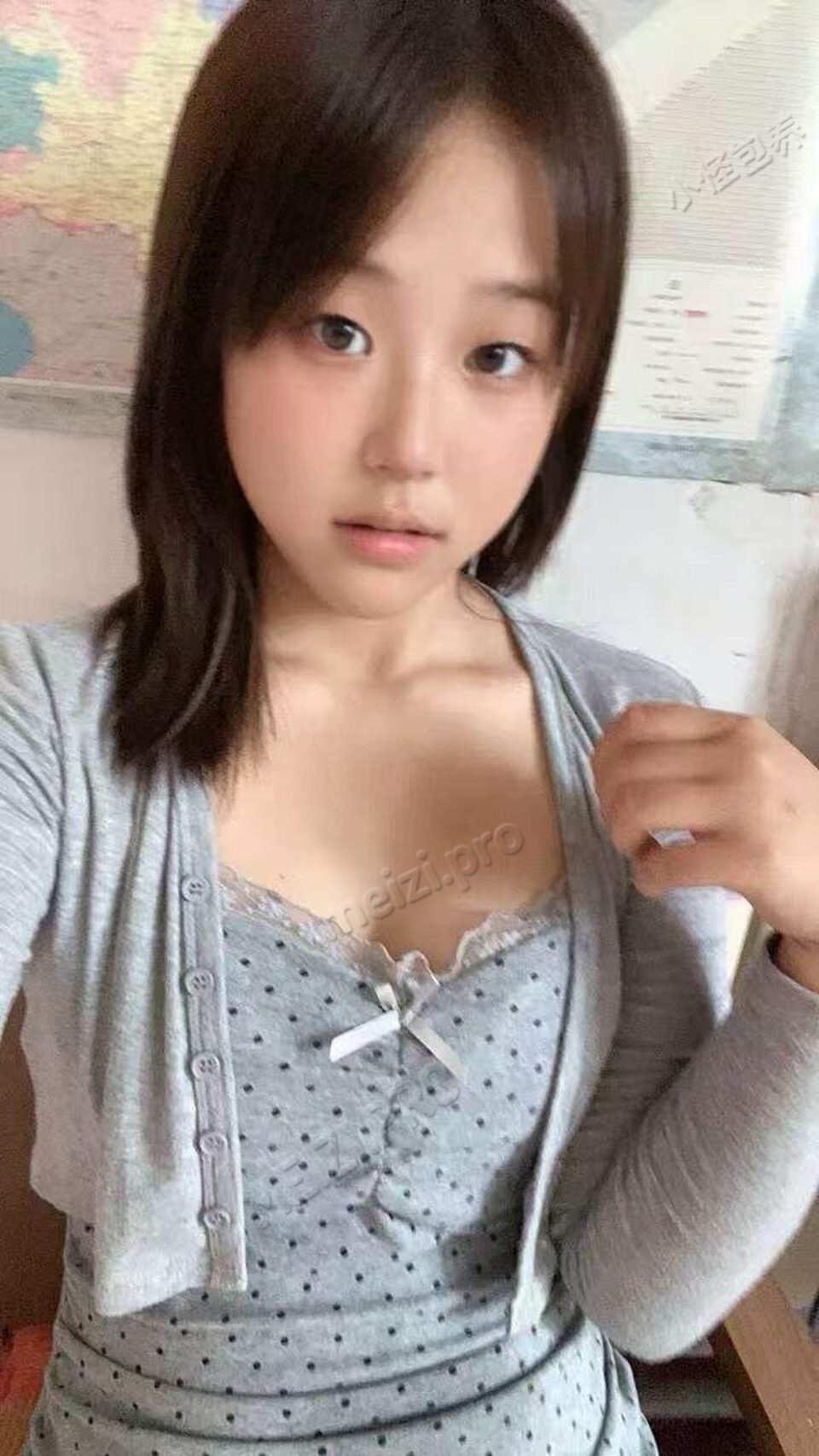 河北 邢台 17岁 165cm 120 B杯 学生 乖巧听话,柔韧度高,待开发 抽烟纹身:无纹身 SM:是 无套:可 口交:可 过夜:否 同居:否 可飞:不可以 价格:3 特点:乖巧听话,柔韧度高,待开发