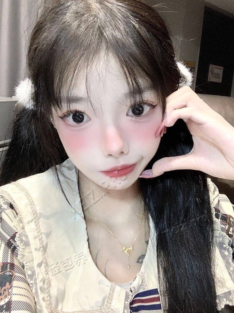 浙江 杭州 20岁 160cm 75 B杯 刚毕业 清纯甜美,性格温柔,体贴,床上配合度高 长得显小 年轻水多 下面比较紧 御萝双修 cos也玩 身材比例37分 抽烟纹身:有纹身 SM:是 无套:可 口交:可 过夜:可 同居:否 价格:18 特点:清纯甜美,性格温柔,体贴,床上配合度高 长得显小 年轻水多 下面比较紧 御萝双修 cos也玩 身材比例37分