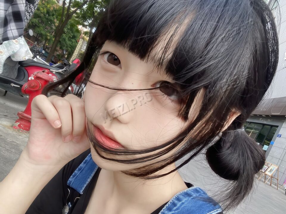 浙江 杭州 20岁 165cm 100 学生 皮肤白无整无纹身,乖巧懂事喜欢二次元会出cos穿lolita jk 抽烟纹身:无 口交:可 过夜:可 可飞:可 价格:20 特点:皮肤白无整无纹身,乖巧懂事喜欢二次元会出cos穿lolita jk