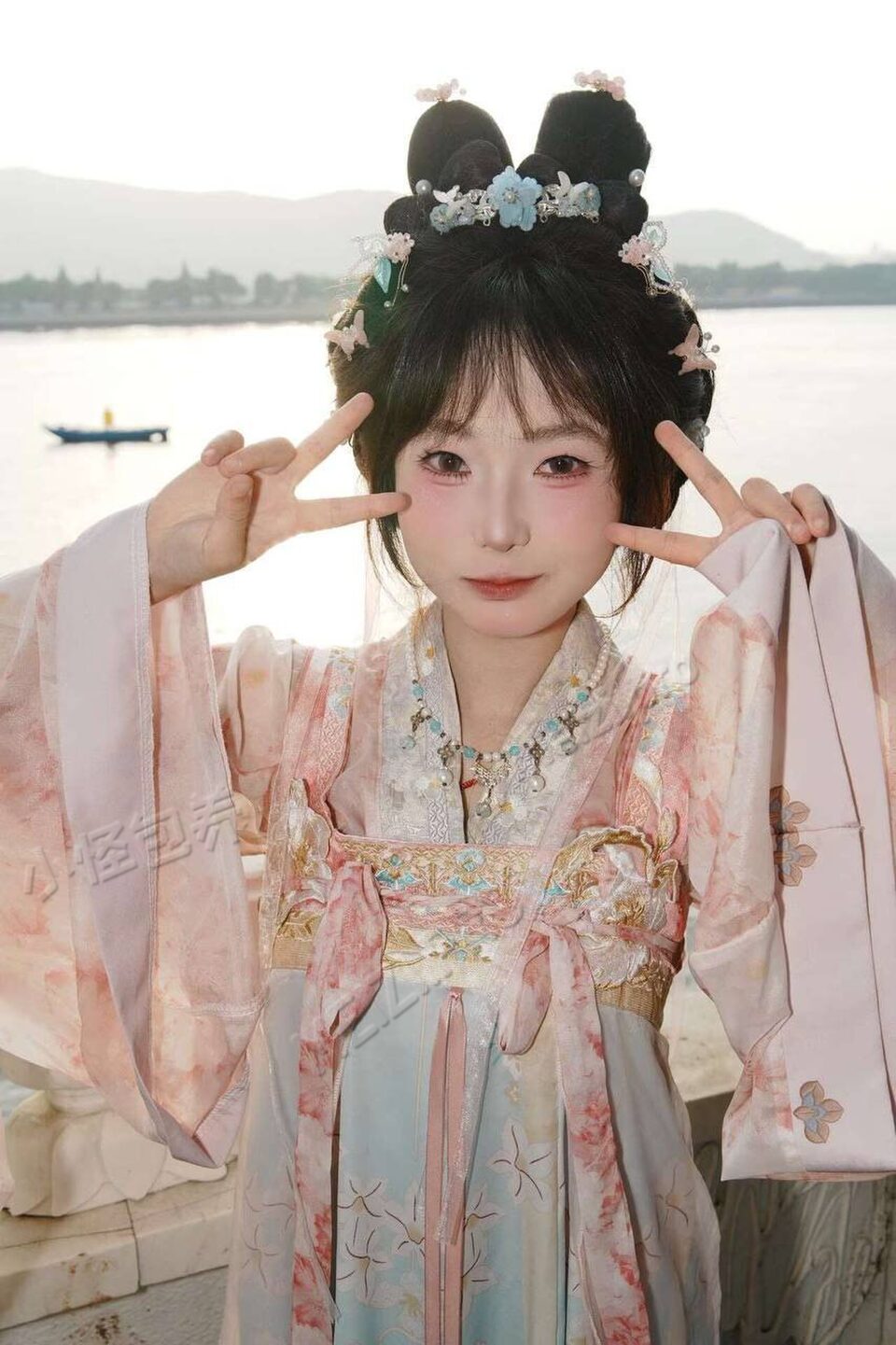 湖南 长沙 20岁 155cm 80 C杯 学生 非常会给情绪价值 抽烟纹身:无 SM:否 无套:否 口交:否 过夜:可 可飞:可 价格:3 特点:非常会给情绪价值