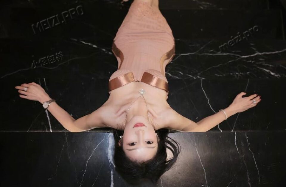 广东 东莞 23岁 162cm 82 B杯 自由职业 身材好 脾气好听话 抽烟纹身:无 SM:否 无套:否 口交:可 过夜:可 同居:否 可飞:可 价格:5 特点:身材好 脾气好听话