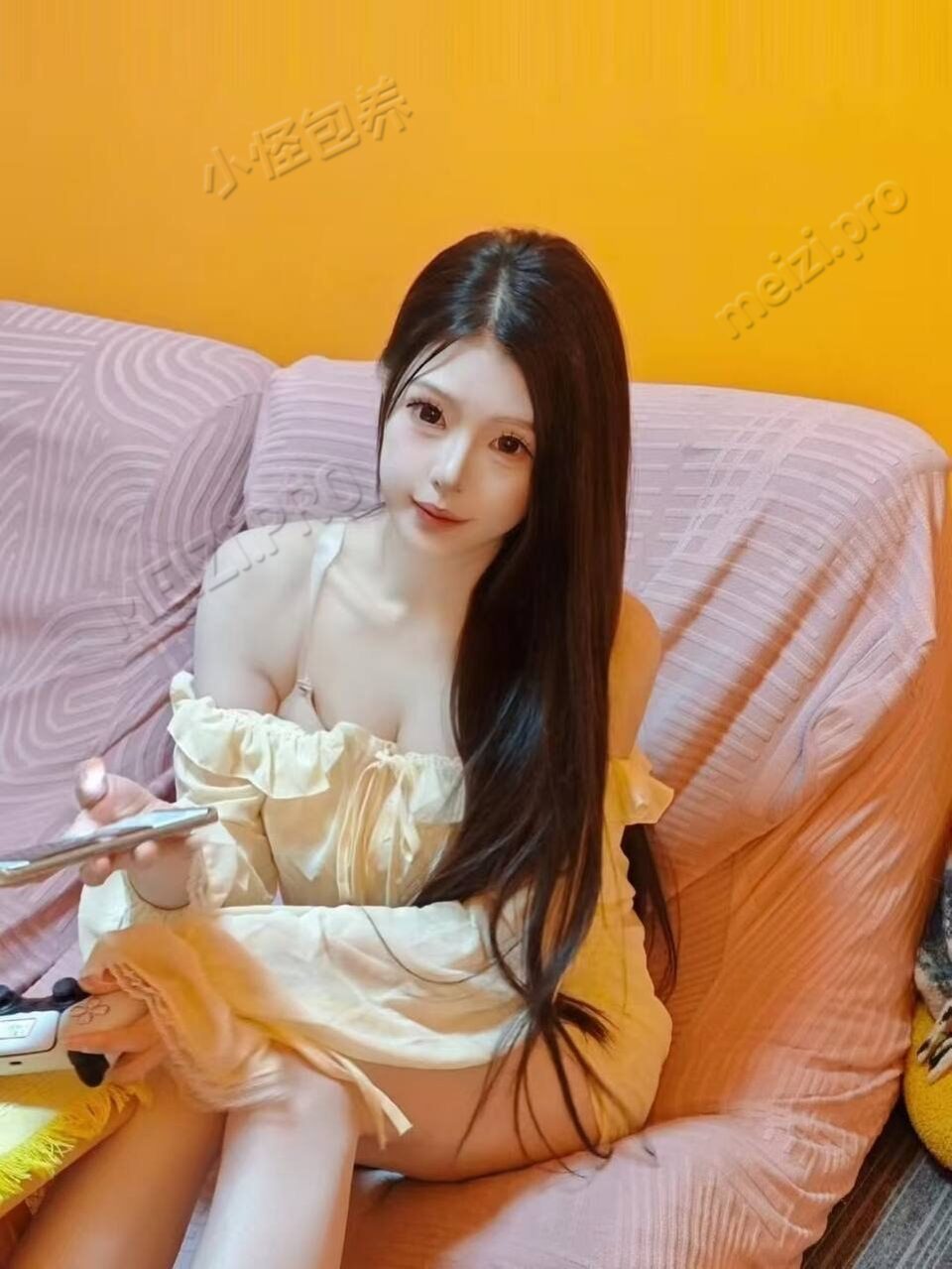 湖南 长沙 21岁 168cm 96 B杯 带货 腿长 白 性经历不多,水多,紧 抽烟纹身:无 SM:轻微 无套:可 口交:可 过夜:可 同居:否 可飞:最好长沙 价格:25 特点:腿长 白 性经历不多,水多,紧