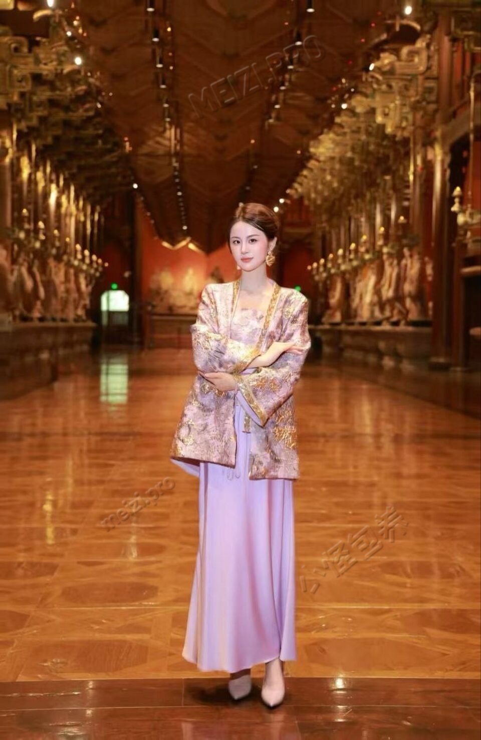 山东 济南 24岁 165cm 90 B杯 模特 可甜可御听说很乖 SM:否 无套:否 口交:可 过夜:可 同居:可 可飞:可 价格:5 特点:可甜可御听说很乖