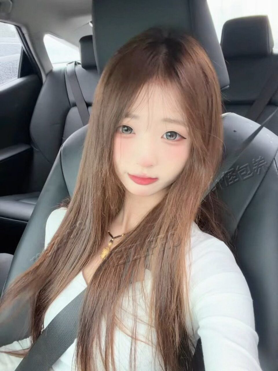 浙江 杭州 19岁 163cm 84 A杯 身材娇小玲珑,自带满满的少女感,性格软萌随和又极其体贴;相处起来没有任何距离感,拉手撒娇、日常贴贴都自然无比,给你妥妥的小女友式陪伴,瞬间找回初恋般甜到心里、踏实又上头的恋爱感受 SM:否 无套:否 口交:可 过夜:可 同居:否 可飞:能 价格:6 特点:身材娇小玲珑,自带满满的少女感,性格软萌随和又极其体贴;相处起来没有任何距离感,拉手撒娇、日常贴贴都自然无比,给你妥妥的小女友式陪伴,瞬间找回初恋般甜到心里、踏实又上头的恋爱感受