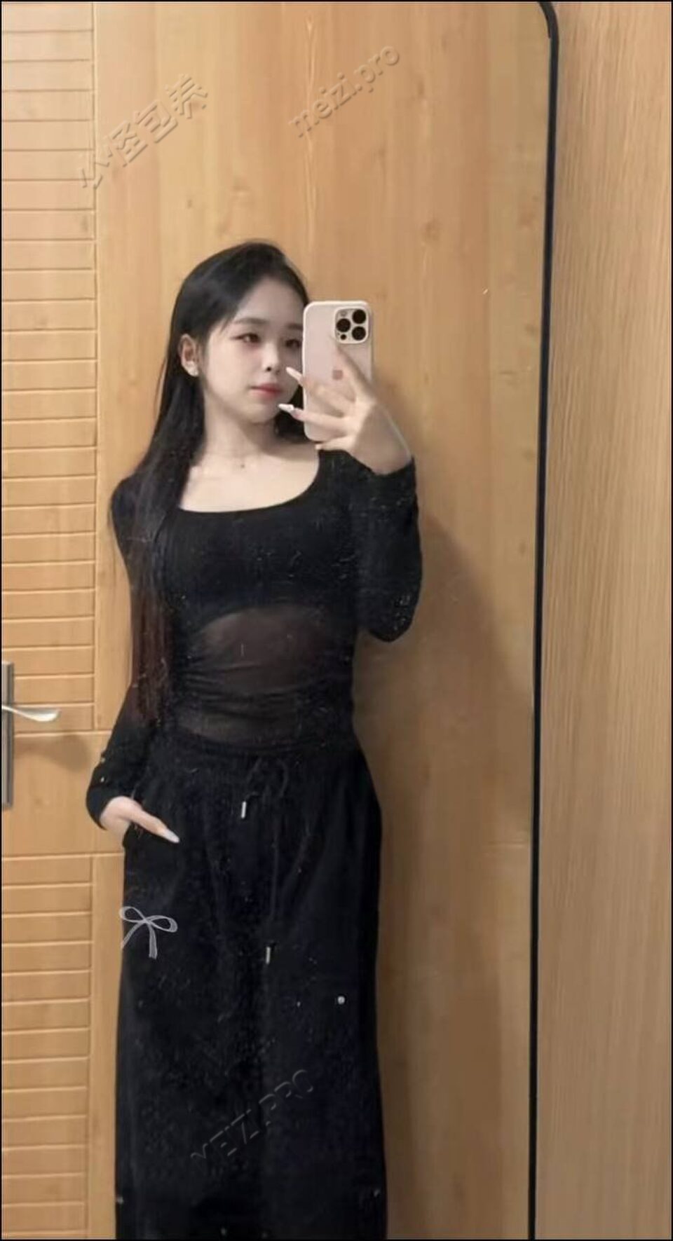 广东 广州 18岁 161cm 90 B杯 带货 不知道 抽烟纹身:有纹身 SM:是 无套:否 口交:可 过夜:可 同居:可 可飞:可 价格:15 特点:不知道