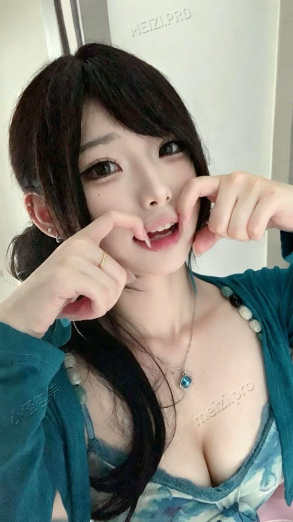 福建 福州 22岁 166cm 110 C杯 职员 听话 情绪价值到位 抽烟纹身:无 SM:否 无套:否 口交:可 过夜:可 同居:可 可飞:不 价格:7.5 特点:听话 情绪价值到位