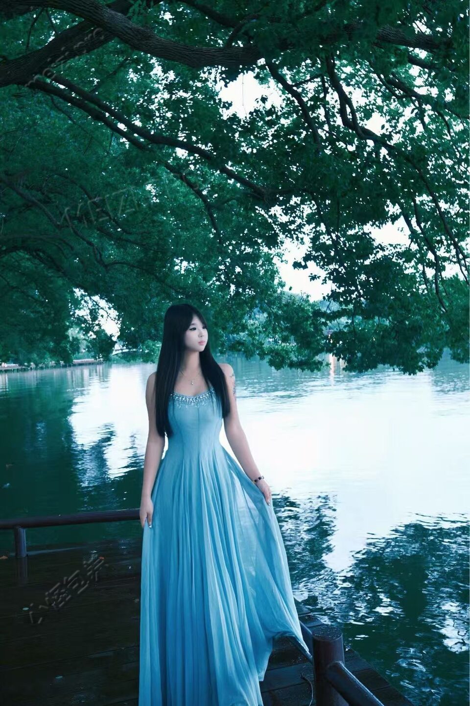 湖南 长沙 18岁 161cm 96 C杯 无 听话身材好 抽烟纹身:不抽烟有纹身 SM:否 无套:可 口交:可 过夜:可 同居:否 可飞:可 价格:4 特点:听话身材好