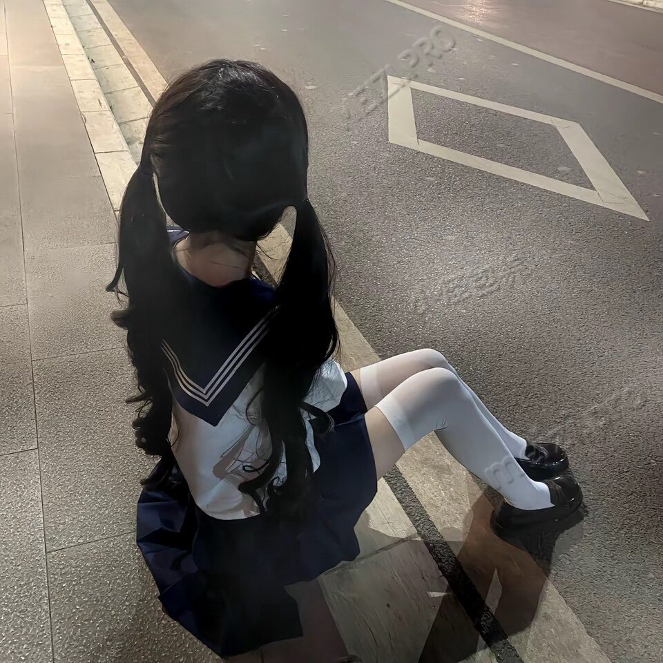 云南 昆明 17岁 164cm 39 B杯 学生 性格好 会弹琴 听话 抽烟纹身:有抽烟纹身 SM:是 无套:否 口交:可 过夜:否 可飞:可 价格:5 特点:性格好 会弹琴 听话