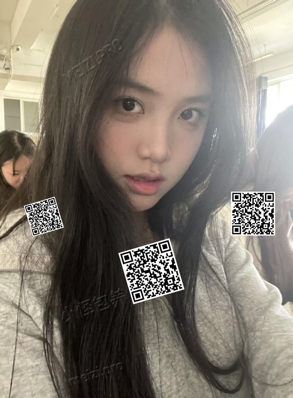 云南 昆明 20岁 167cm 51 D杯 学生 温柔体贴 唱歌好听 抽烟纹身:无 SM:否 无套:可 口交:可 过夜:可 同居:否 可飞:能 其他城市 有港澳通行证 价格:30 特点:温柔体贴 唱歌好听