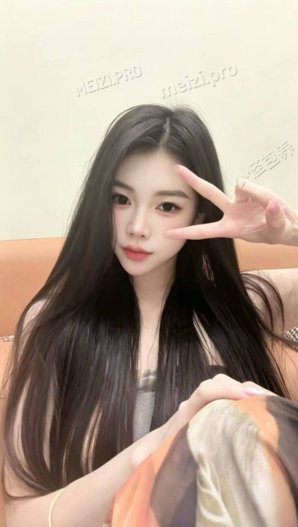 云南 曲靖 19岁 163cm 87 A杯 工作 温和 体贴 抽烟纹身:无 SM:否 无套:否 口交:可 过夜:可 同居:否 可飞:能 价格:7 特点:温和 体贴