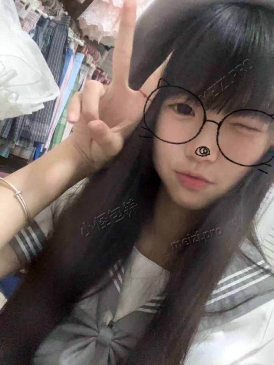 四川 成都 18岁 168cm 87 B杯 学生 年轻漂亮新人下海 抽烟纹身:无纹身 SM:否 无套:可 口交:可 过夜:可 同居:可 可飞:可 价格:7-20 特点:年轻漂亮新人下海