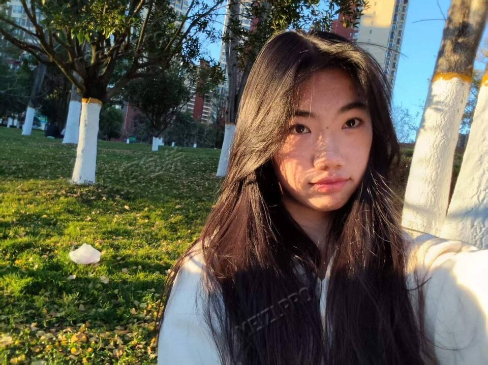 云南 昭通 18岁 165cm 98 A杯 学生 清秀,嫩 抽烟纹身:无 SM:否 无套:可 口交:可 过夜:否 同居:否 可飞:否 价格:6 特点:清秀,嫩