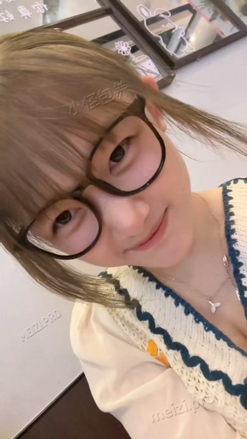 四川 眉山 16岁 156cm 94 B杯 学生 懂事听话配合度高,三点粉嫩,长相甜美,床上发差大,叫声好听 抽烟纹身:无 SM:是 无套:否 口交:可 过夜:否 同居:否 可飞:否 价格:1.5 特点:懂事听话配合度高,三点粉嫩,长相甜美,床上发差大,叫声好听