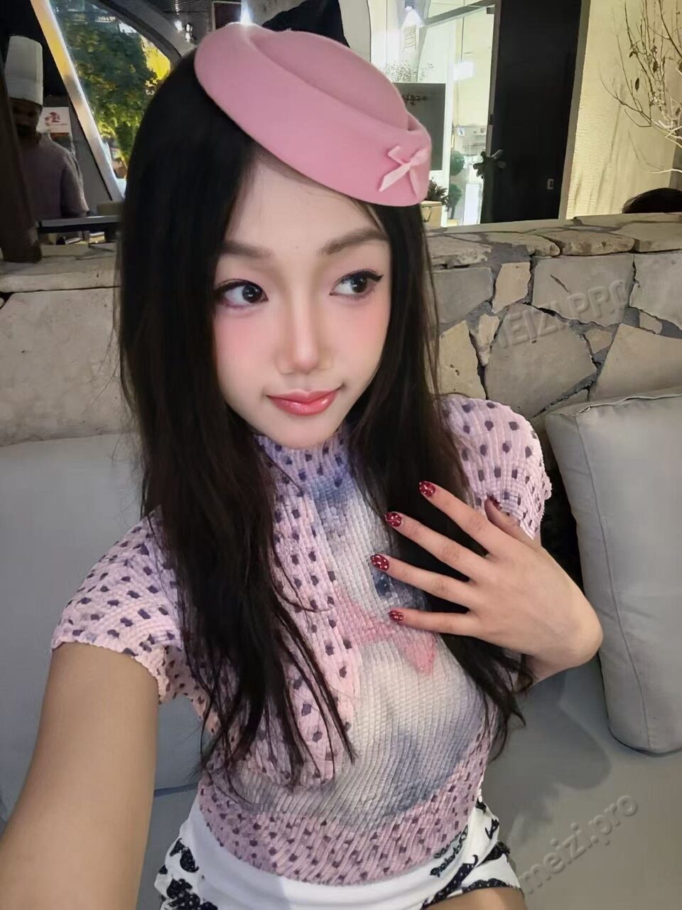 广东 清远 21岁 165cm 98 B杯 学生 可御可甜，反差，欲望多，情感丰富 抽烟纹身:无 SM:是 无套:否 口交:可 过夜:可 同居:可 可飞:能 价格:25 特点:可御可甜，反差，欲望多，情感丰富