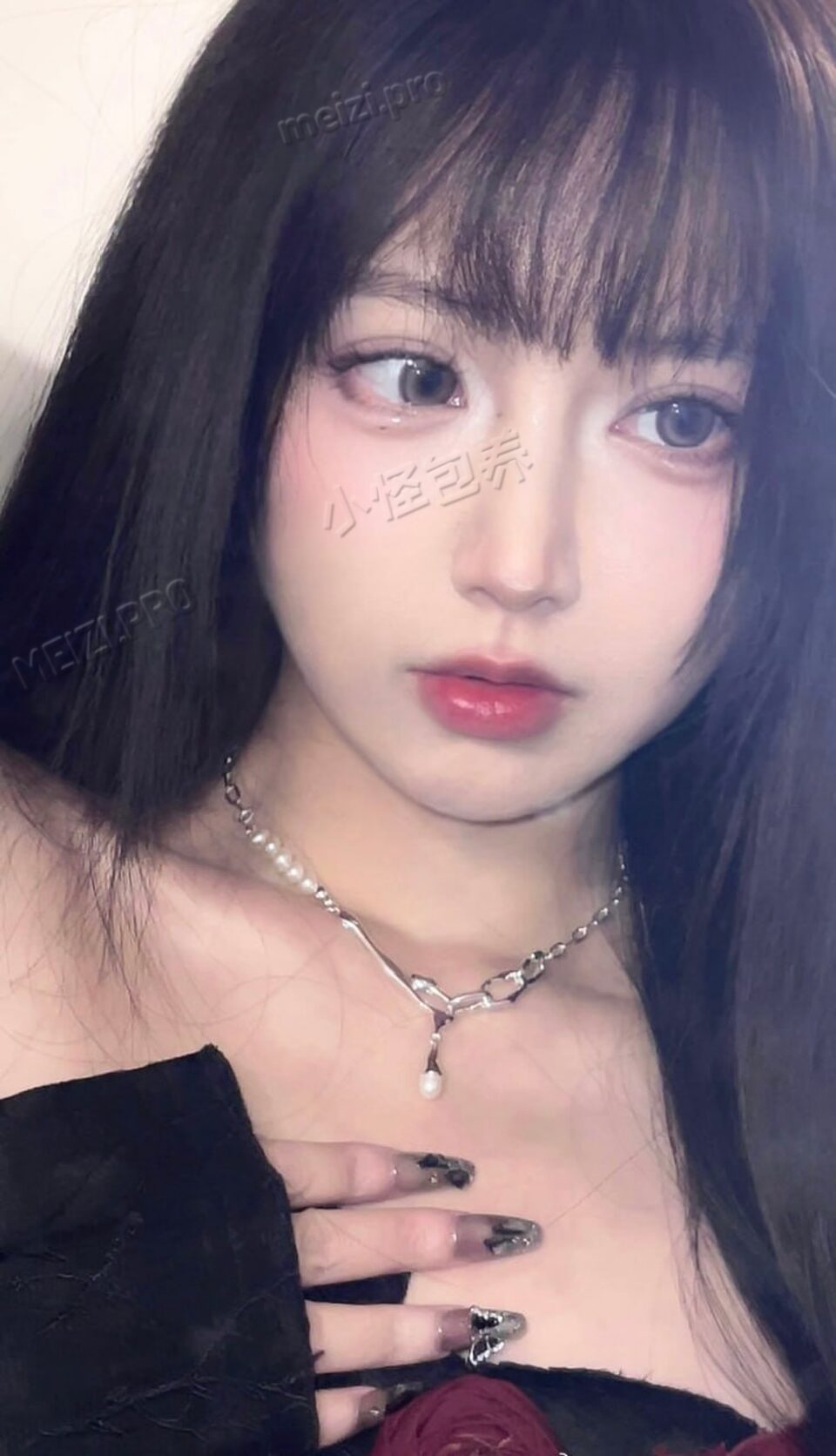 浙江 杭州 21岁 161cm 43 D杯 学生 性格温柔甜美，一本学生，真胸全身0整，皮肤白瘦前凸后翘，会跳舞，有粉丝量 抽烟纹身:无 SM:是 无套:否 口交:可 过夜:可 同居:可 可飞:可以，但太远的+2k/天 价格:15 特点:性格温柔甜美，一本学生，真胸全身0整，皮肤白瘦前凸后翘，会跳舞，有粉丝量