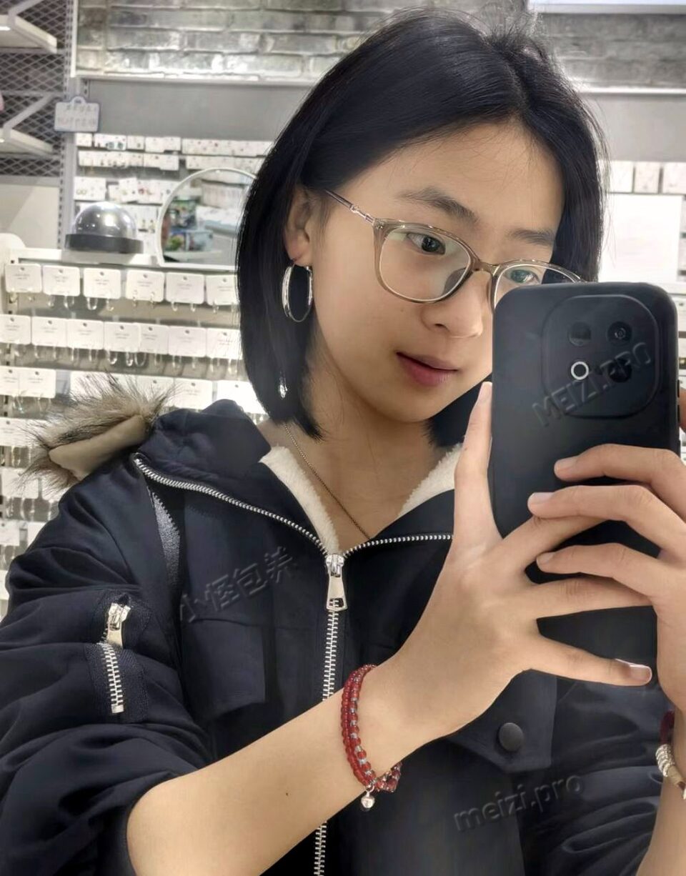 江苏 南京 18岁 158cm 80 B杯 学生 听话，乖，懂事，事少 抽烟纹身:无纹身 SM:可 无套:可 口交:可 过夜:可 同居:可 可飞:可 价格:4-8 特点:听话，乖，懂事，事少