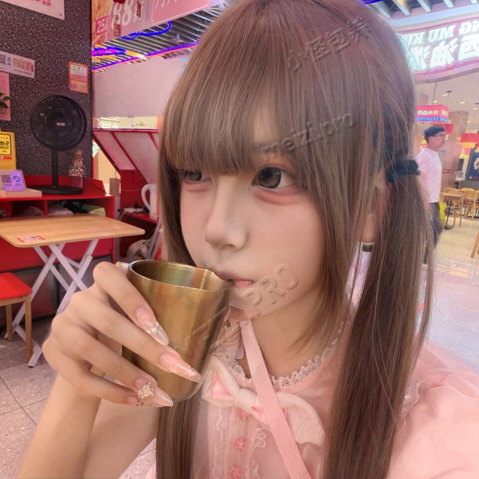 江西 南昌 17岁 175cm 112 B杯 学生 抽烟纹身:有抽烟纹身 SM:是 无套:否 口交:否 过夜:可 可飞:可 没问题 价格:4