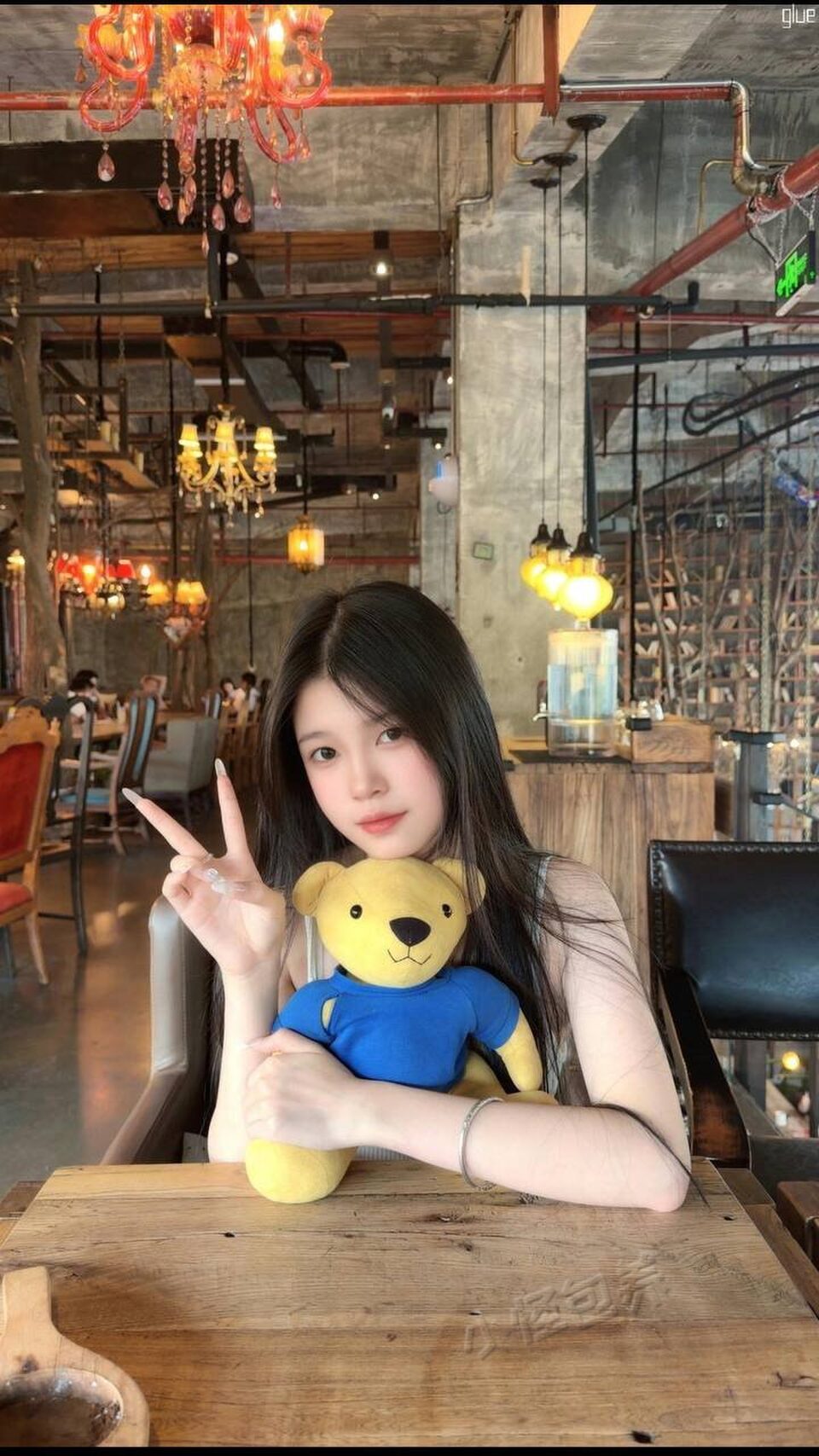 湖南 长沙 18岁 166cm 96 B杯 学生 好说话 SM:否 无套:可 口交:可 过夜:可 可飞:可 价格:22 特点:好说话