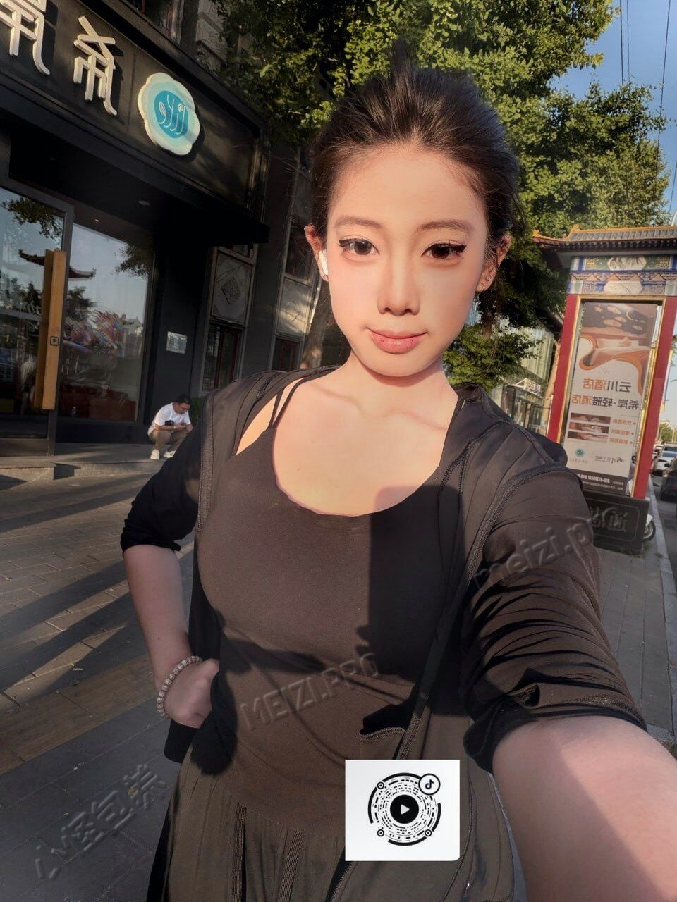 黑龙江 哈尔滨 18岁 160cm 95 B杯 学生 长得可以身材还行 可以提供情绪价值 抽烟纹身:无 SM:是 无套:否 口交:可 过夜:可 同居:否 可飞:可 周边城市 价格:1.5 特点:长得可以身材还行 可以提供情绪价值