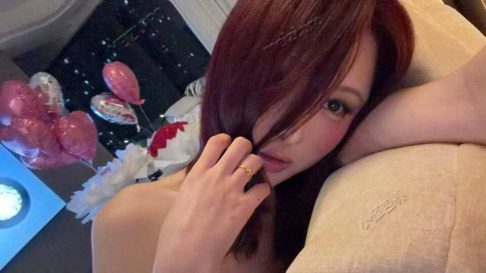 福建 厦门 23岁 163cm 42 B杯 留学生 会英语 情商高 素质高 宅 抽烟纹身:不抽烟有纹身 SM:是 无套:否 口交:可 过夜:否 同居:否 可飞:可 价格:10 特点:会英语 情商高 素质高 宅
