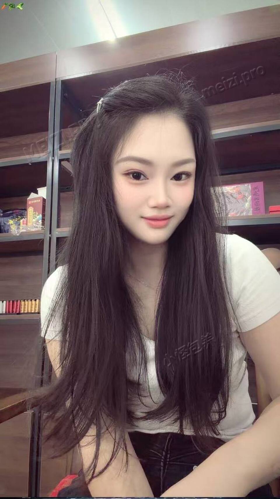 江西 南昌 26岁 163cm 109 D杯 个体 性格温柔 抽烟纹身:无 SM:否 无套:可 口交:可 过夜:可 同居:可 可飞:可 价格:10 特点:性格温柔