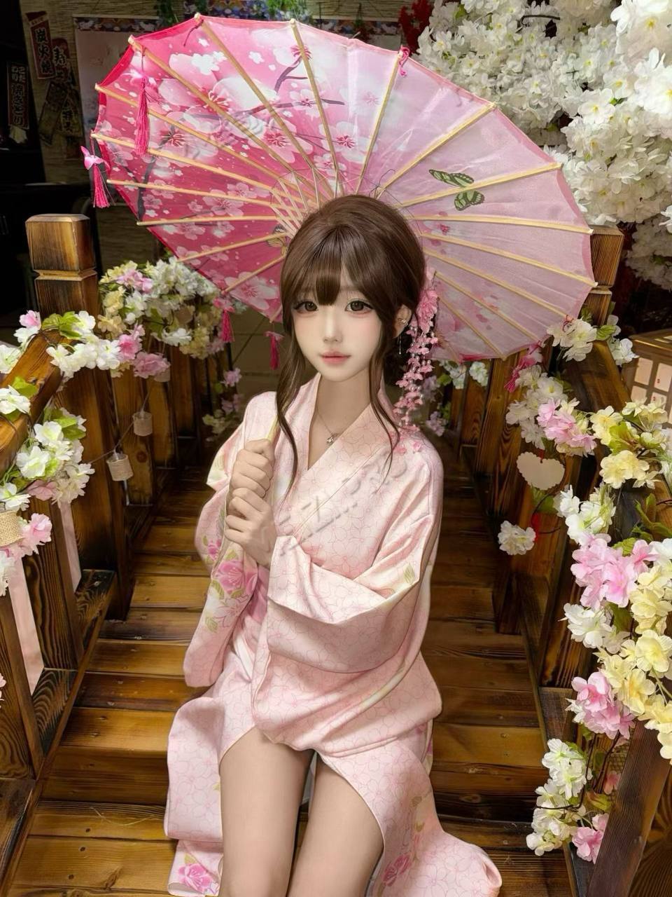 湖南 长沙 19岁 165cm 97 B杯 直播 情绪价值高，声音好听，下面水多，敏感体质 抽烟纹身:无 SM:否 无套:否 口交:可 过夜:可 同居:可 可飞:可 价格:12 特点:情绪价值高，声音好听，下面水多，敏感体质