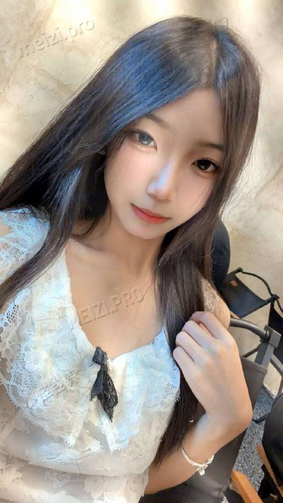 广东 广州 18岁 156cm 80 A杯 学生 身材好长相好 不过夜可优惠 抽烟纹身:无 SM:否 无套:可 口交:否 过夜:可 同居:否 可飞:否 价格:2-5 特点:身材好长相好 不过夜可优惠
