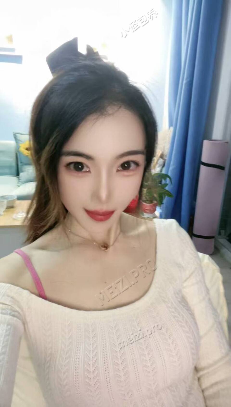 云南 昆明 27岁 160cm 88 A杯 传媒互联网外贸 温柔善良大方 抽烟纹身:有抽烟无纹身 SM:否 无套:可 口交:可 过夜:可 同居:可 可飞:能 外地有港澳通行证 价格:4 特点:温柔善良大方