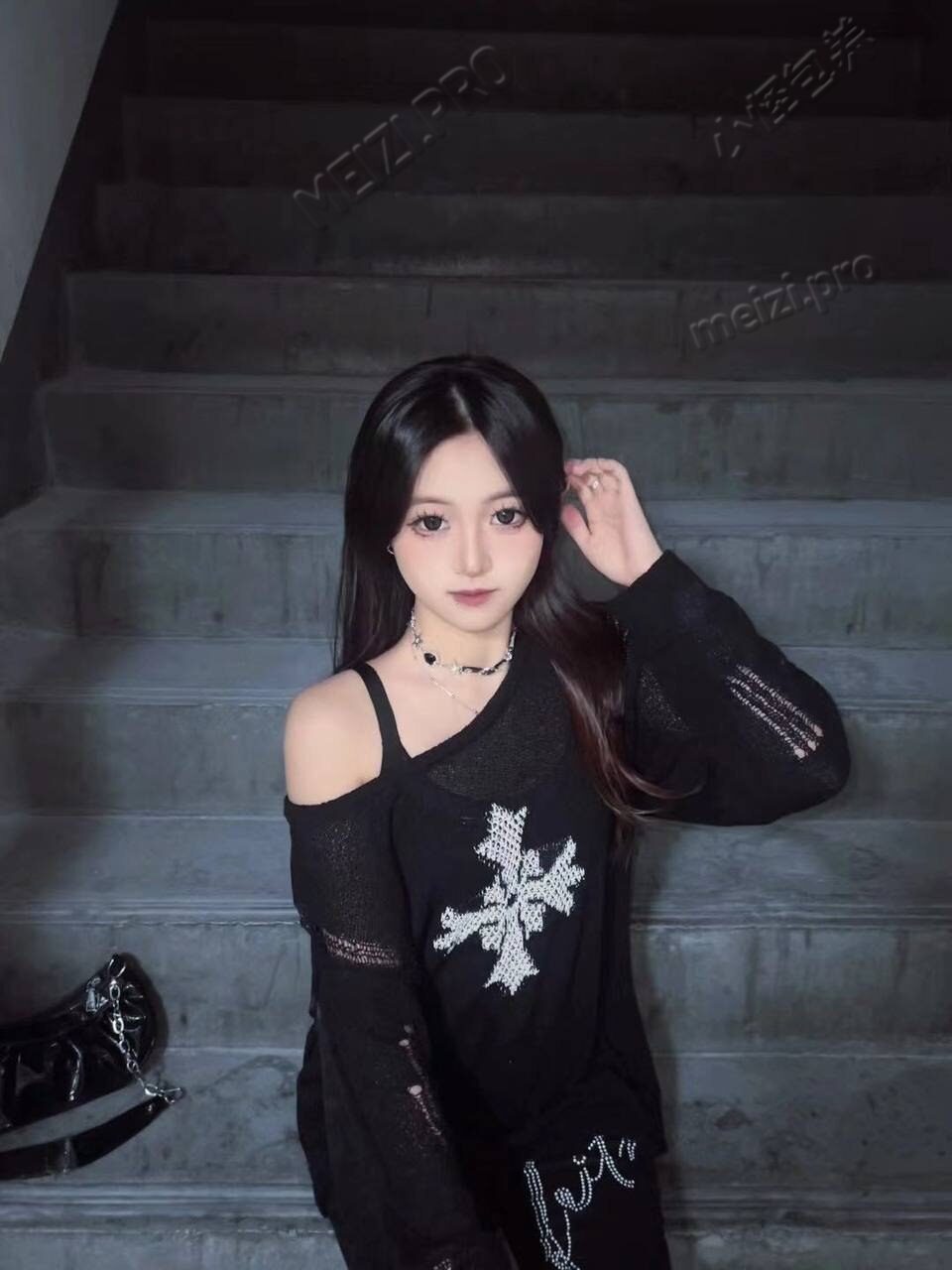 浙江 温州 19岁 165cm 98 B杯 学生 会跳舞 玩cosplay 抽烟纹身:无 SM:轻微 无套:可 口交:可 过夜:可 同居:可 可飞:可 安全国家 价格:10 特点:会跳舞 玩cosplay