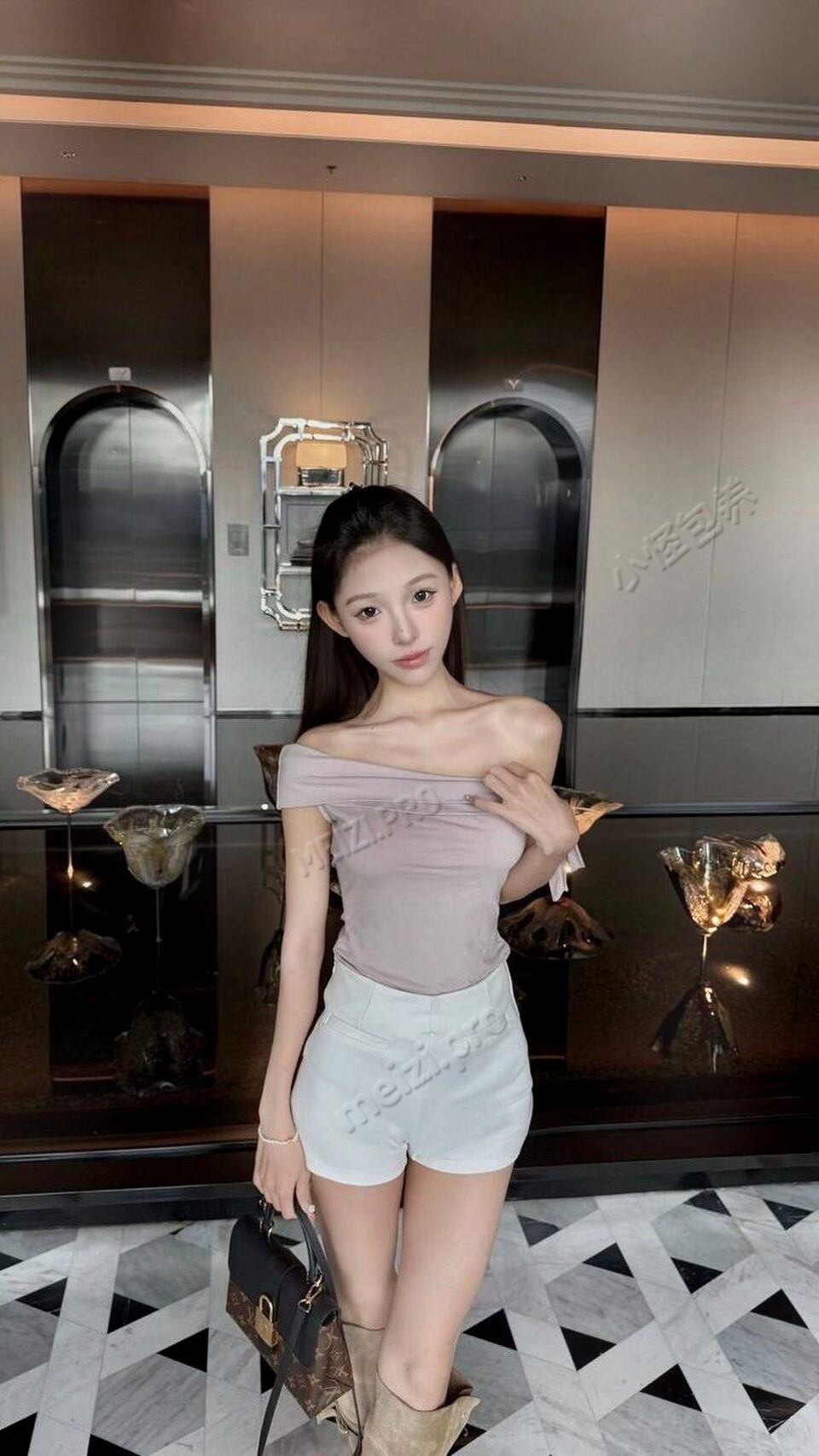 广东 广州 22岁 165cm 85 C杯 学生 温柔体贴，情绪价值高，腿细,身材好 SM:轻微 无套:否 口交:可 过夜:可 同居:可 可飞:可 价格:20 特点:温柔体贴，情绪价值高，腿细,身材好