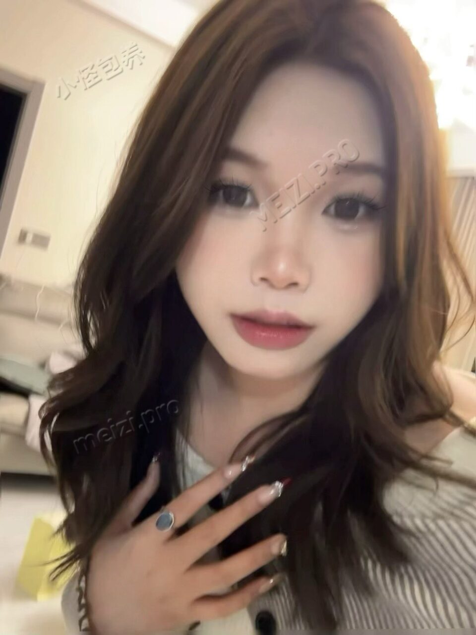 广东 惠州 25岁 163cm 116 B杯 研发 微胖，身材好，胸大屁股翘，性格好相处，包容性强，玩的花样多 抽烟纹身:无 SM:轻微可 无套:可 口交:可 过夜:可 同居:否 可飞:否 价格:10 特点:微胖，身材好，胸大屁股翘，性格好相处，包容性强，玩的花样多