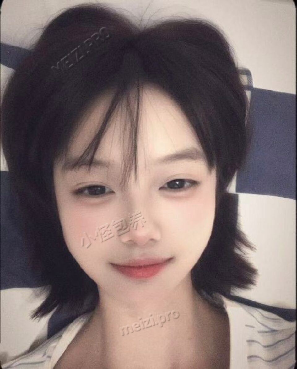 浙江 嘉兴 21岁 162cm 80 A杯 无 听话 抽烟纹身:无 SM:否 无套:否 口交:可 过夜:可 同居:可 可飞:可 价格:2 特点:听话