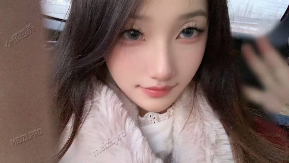 山东 济南 21岁 165cm 90 B杯 学生 情绪价值高 不作不事精 抽烟纹身:无纹身 SM:否 无套:否 口交:可 过夜:可 同居:可 可飞:可 价格:12 特点:情绪价值高 不作不事精