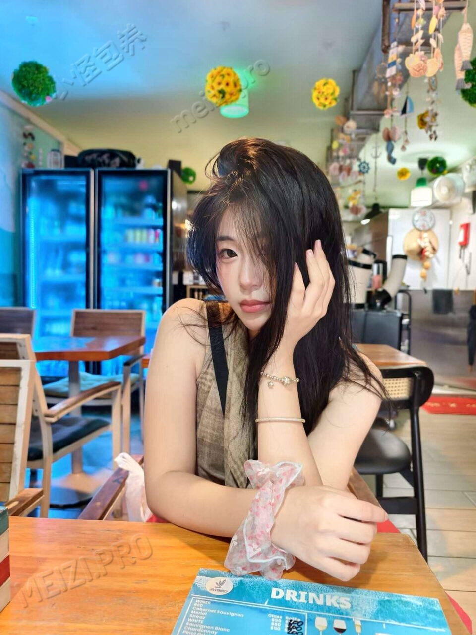 云南 昆明 19岁 160cm 90 C杯 学生 情绪稳定 身材好 熊大 体贴 下面粉嫩 开朗 会反差 抽烟纹身:无纹身 SM:否 无套:可 口交:可 过夜:可 同居:否 可飞:能 价格:10 特点:情绪稳定 身材好 熊大 体贴 下面粉嫩 开朗 会反差