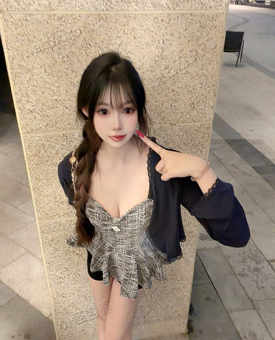 江苏 无锡 19岁 170cm 120 C杯 前台 腿长 熊大 会夹 会古筝 与人为善,真诚,性格温柔开朗 抽烟纹身:无 SM:是 无套:否 口交:可 过夜:可 同居:可 可飞:能 价格:9 特点:腿长 熊大 会夹 会古筝 与人为善,真诚,性格温柔开朗