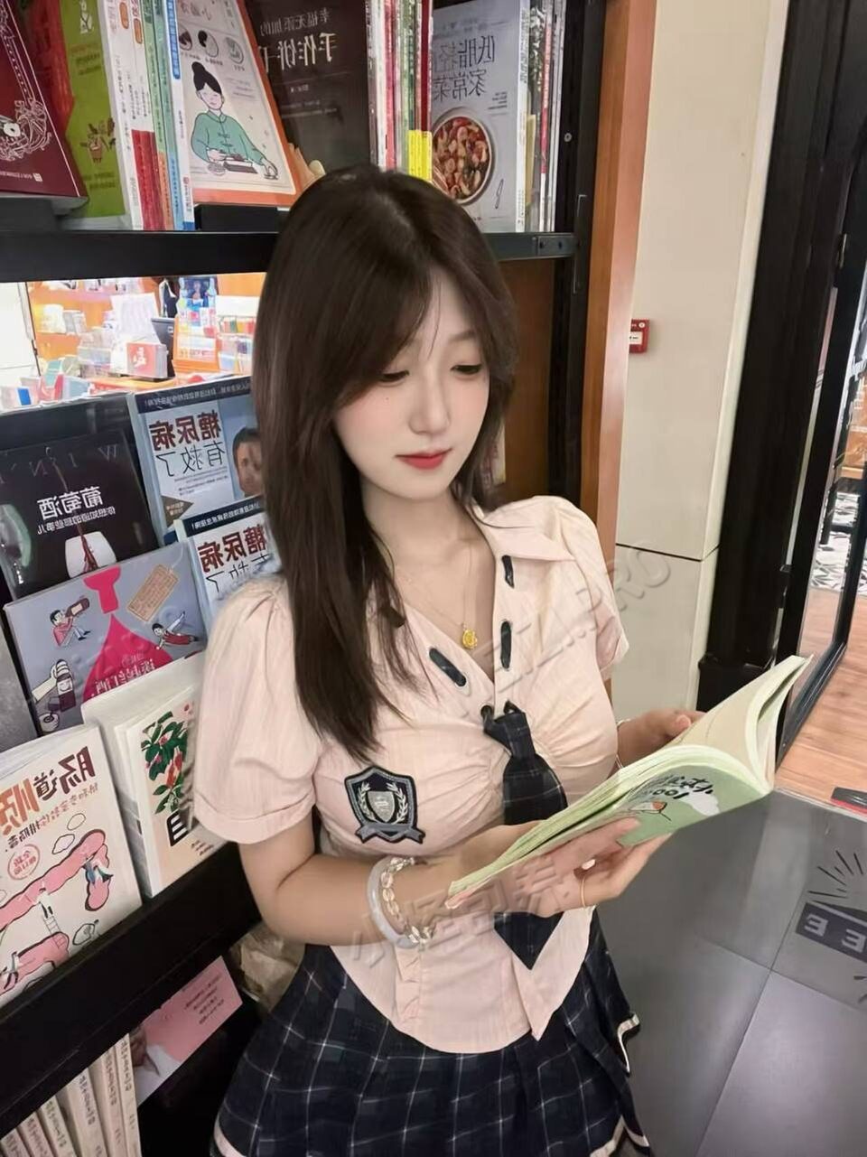 辽宁 沈阳 21岁 170cm 104 B杯 自媒体 身材好活好 抽烟纹身:无 SM:是 无套:可 口交:可 过夜:可 同居:否 可飞:能 价格:10 特点:身材好活好