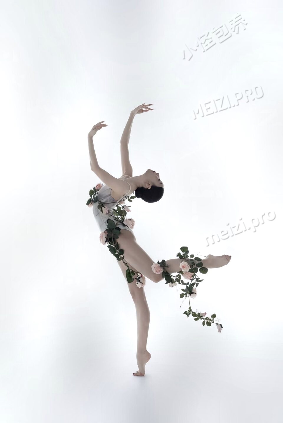 广东 广州 22岁 165cm 90 B杯 考研中 一字马，身体柔软，皮肤细腻，情绪价值高，不事逼 抽烟纹身:无 SM:否 无套:否 口交:可 过夜:可 同居:否 可飞:能 价格:40 特点:一字马，身体柔软，皮肤细腻，情绪价值高，不事逼