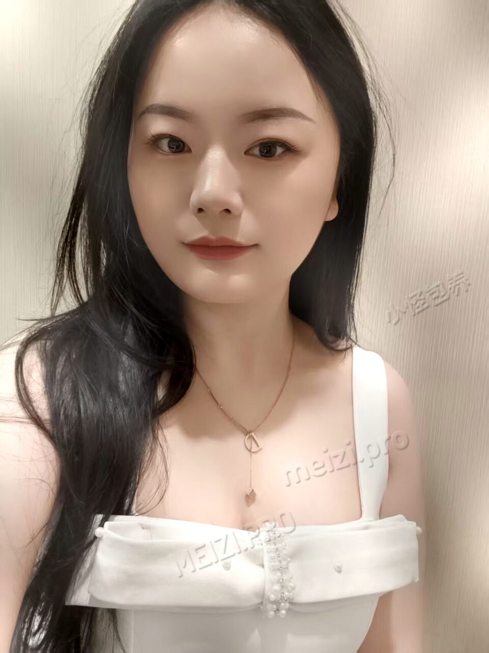 陕西 西安 26岁 160cm 108 B杯 女生 抽烟纹身:无 SM:否 无套:可 口交:可 过夜:可 同居:否 可飞:否 价格:30