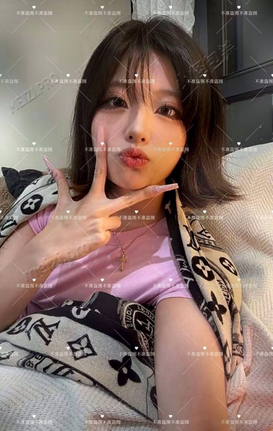 广东 佛山 18岁 158cm 74 A杯 待业 会唱歌跳舞 SM:轻微 无套:可 口交:可 过夜:可 同居:可 可飞:可 外省 港澳 价格:16 特点:会唱歌跳舞