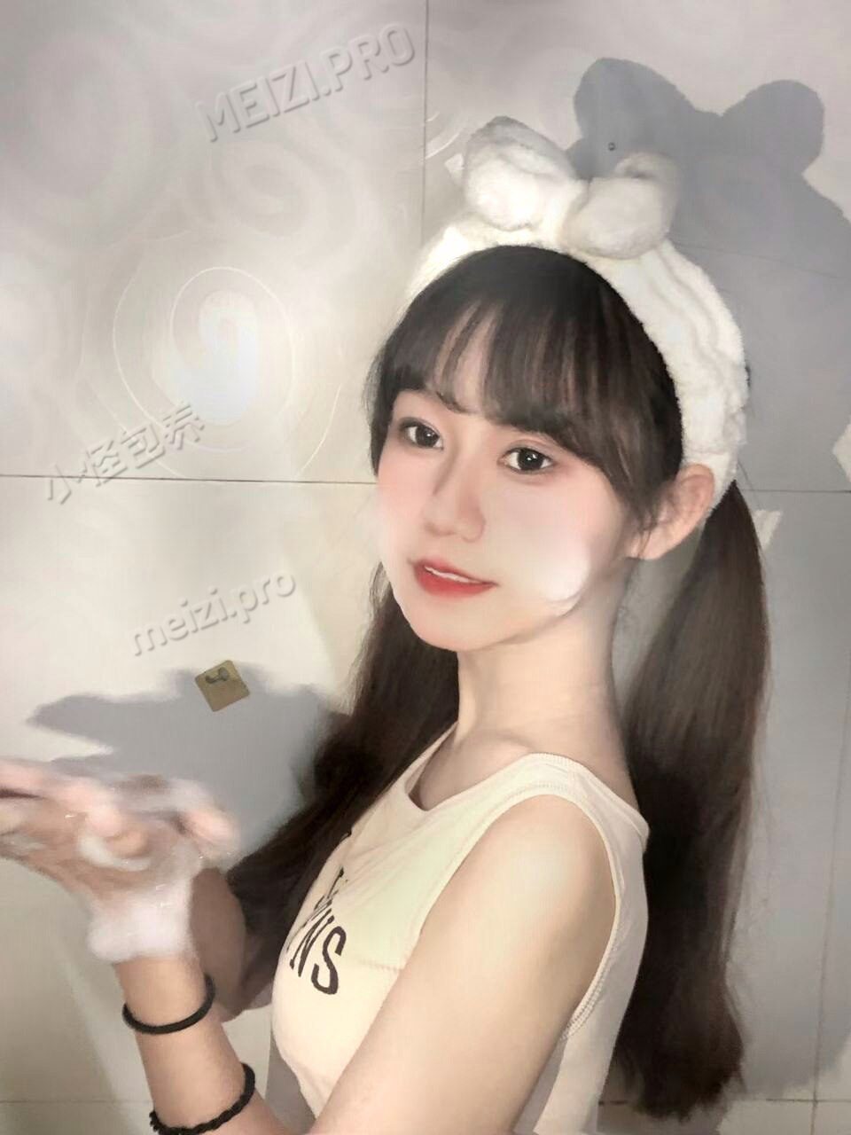 广东 广州 深圳 21岁 160cm 82 B杯 学生 平时与人为善，真诚，比较温柔，会照顾好你，不喜欢大声说话，温柔体贴，懂事，为他人着想，偏安静，需要活跃气氛时可外向，风格甜美清纯，性格温柔开朗，会给满满情绪价值，性格活泼，善解人意 抽烟纹身:无 SM:轻微 无套:可 口交:可 过夜:可 同居:可 可飞:可 异地 港澳 价格:20 特点:平时与人为善，真诚，比较温柔，会照顾好你，不喜欢大声说话，温柔体贴，懂事，为他人着想，偏安静，需要活跃气氛时可外向，风格甜美清纯，性格温柔开朗，会给满满情绪价值，性格活泼，善解人意