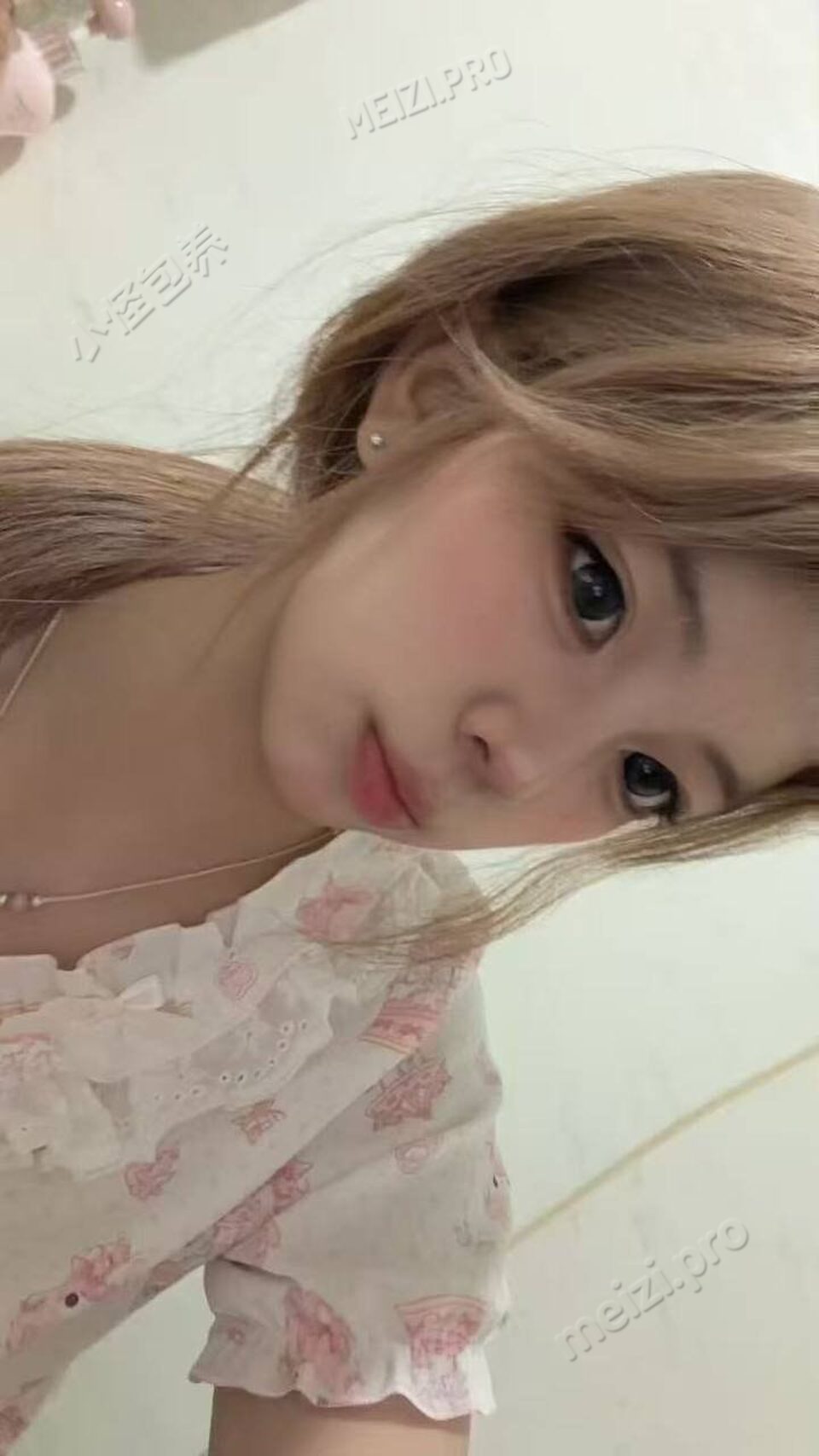安徽 合肥 19岁 165cm 96 B杯 刚毕业 温柔体贴，善解人意，甜美清纯，我可以穿你喜欢的丝袜和情趣内衣，叫床声音好听，身材比例好，年龄小B紧 抽烟纹身:无 SM:否 无套:可 口交:可 过夜:可 同居:可 可飞:可 价格:8 特点:温柔体贴，善解人意，甜美清纯，我可以穿你喜欢的丝袜和情趣内衣，叫床声音好听，身材比例好，年龄小B紧