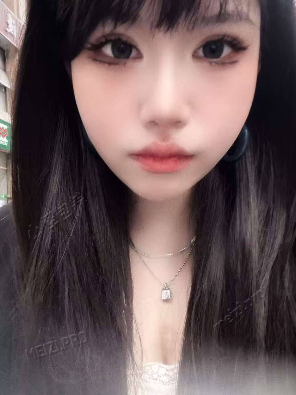 四川 成都 26岁 160cm 115 D杯 自由 胸大屁股大肉软 SM:是 无套:否 口交:可 过夜:可 可飞:可 价格:5 特点:胸大屁股大肉软