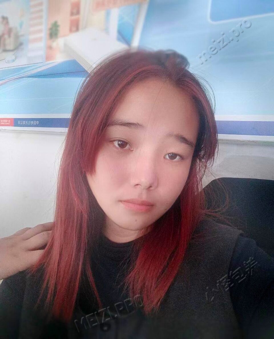 河南 驻马店 24岁 173cm 68 D杯 个体户 水多奶子大下面紧没做过几次 抽烟纹身:无 SM:轻微 无套:可 口交:可 过夜:可 同居:可 可飞:可 价格:7 特点:水多奶子大下面紧没做过几次