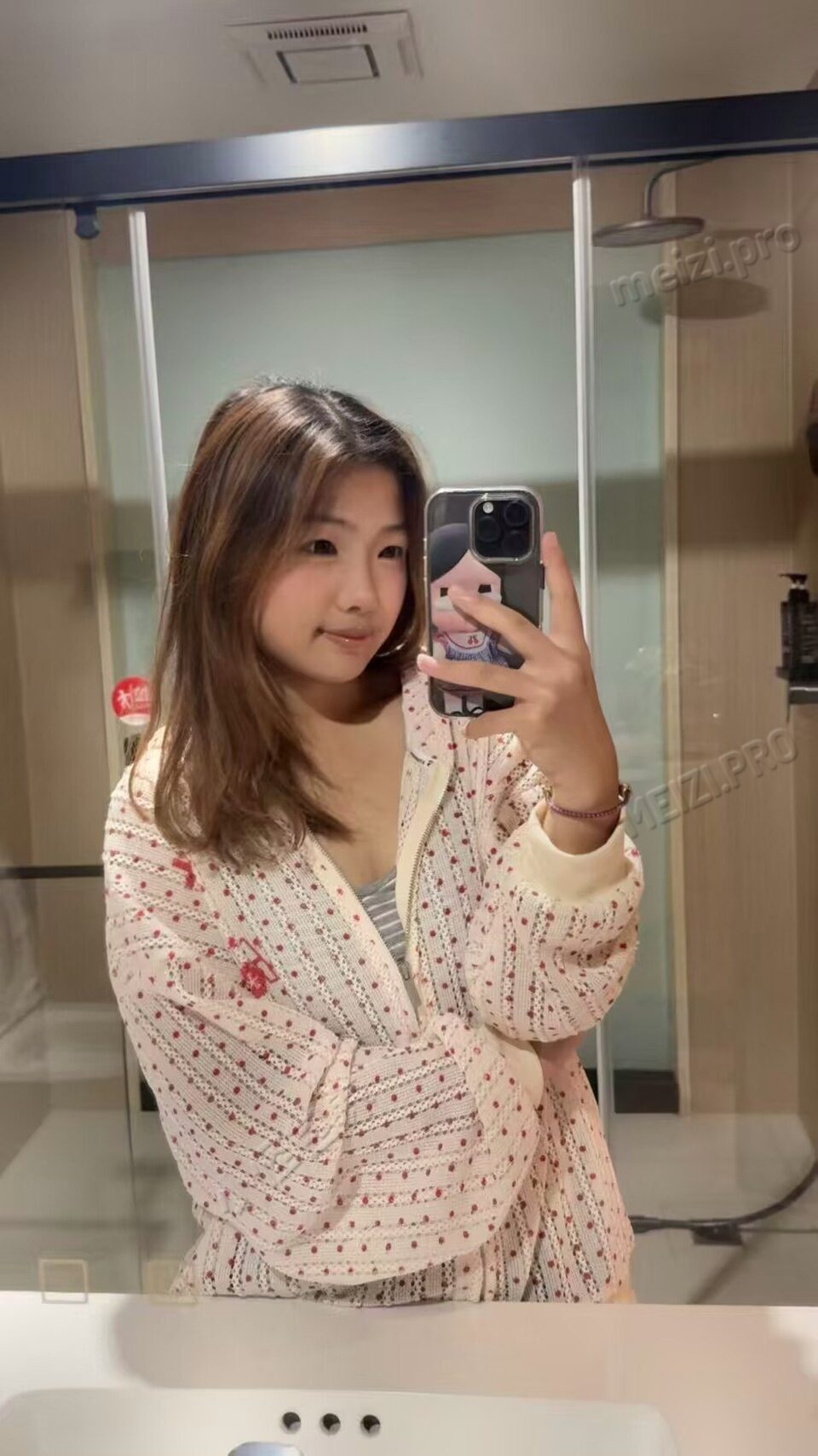 福建 石狮 20岁 157cm 106 B杯 宠物美容师 抽烟纹身:无纹身 SM:是 无套:可 口交:可 过夜:否 同居:否 可飞:否 价格:9