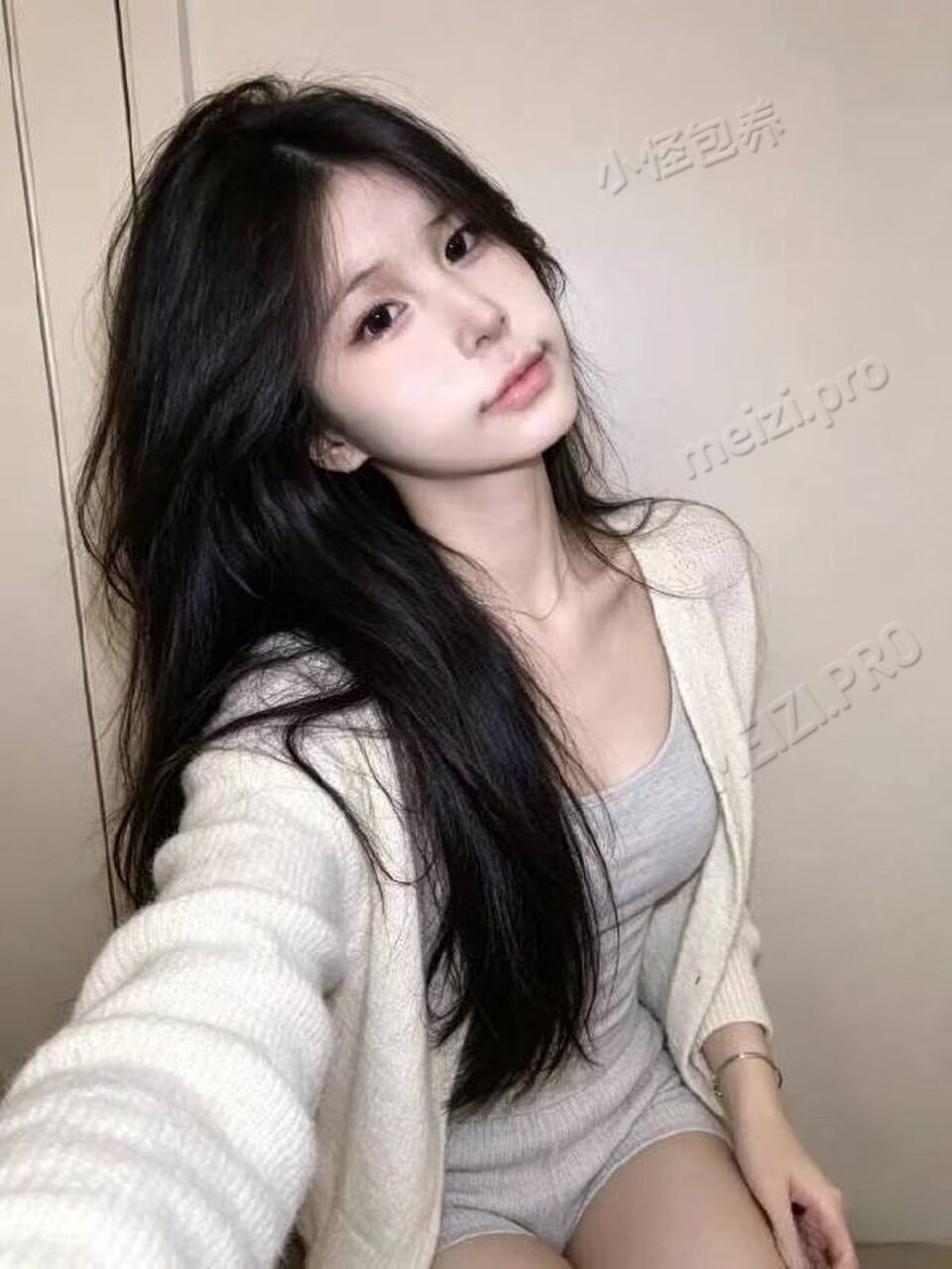 新疆 阿克苏 18岁 165cm 90 B杯 学生 听话 SM:是 无套:可 口交:可 过夜:可 同居:否 可飞:放假可以 价格:15 特点:听话
