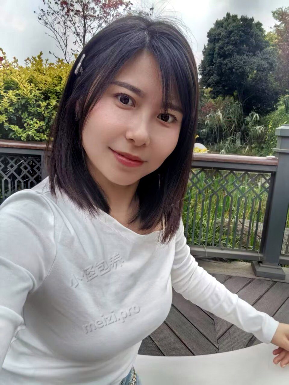 四川 德阳 29岁 155cm 98 C杯 工作 敏感区域多，水多，情绪价值高 抽烟纹身:无 SM:是 无套:可 口交:可 过夜:可 同居:否 可飞:否 四川内成都可 价格:4/7 特点:敏感区域多，水多，情绪价值高