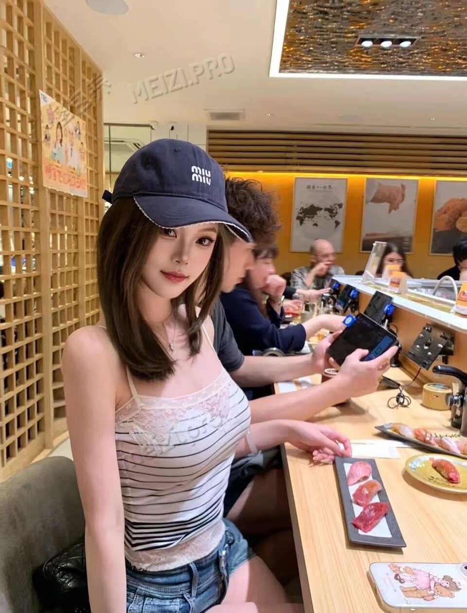 云南 昆明 17岁 163cm 88 B杯 学生 性欲大 很s 抽烟纹身:无 SM:是 无套:可 口交:可 过夜:可 同居:可 可飞:可 周边和外省 价格:7 特点:性欲大 很s
