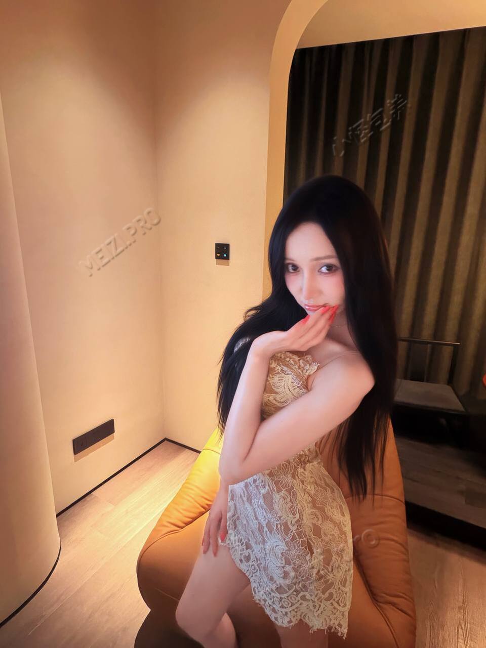 浙江 杭州 西湖 24岁 165cm 96 B杯 暂无 新卡妹妹第一次出 身材好 抽烟纹身:无 SM:是 无套:可 口交:可 过夜:可 同居:可 可飞:可 异地港澳 特点:新卡妹妹第一次出 身材好