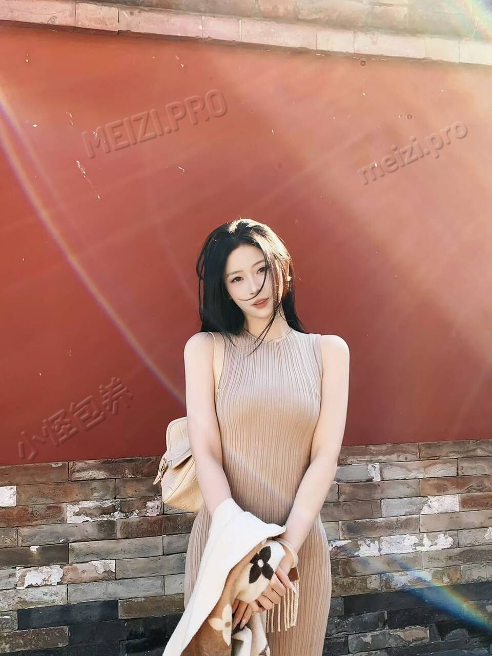 广东 广州 24岁 175cm 120 C杯 瑜伽 性格好活泼开朗，服务好，不磨叽，有耐心普通话标准、情商高，不黑脸爱健身可69 抽烟纹身:无纹身 SM:否 无套:否 口交:可 过夜:可 同居:可 可飞:可 可港澳 价格:18 特点:性格好活泼开朗，服务好，不磨叽，有耐心普通话标准、情商高，不黑脸爱健身可69