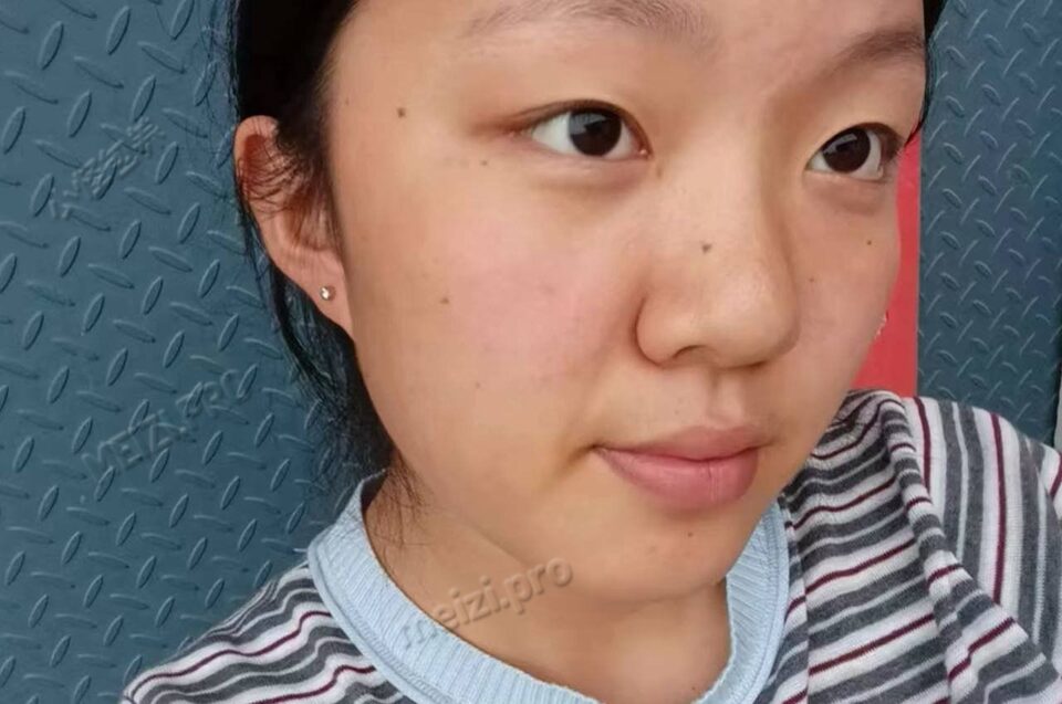 山东 菏泽 18岁 161cm 131 D杯 店员 是处女，听话，会骚会聊 抽烟纹身:无纹身 SM:是 无套:可 口交:可 过夜:否 同居:否 可飞:可 但需1-2年后 价格:5 特点:是处女，听话，会骚会聊